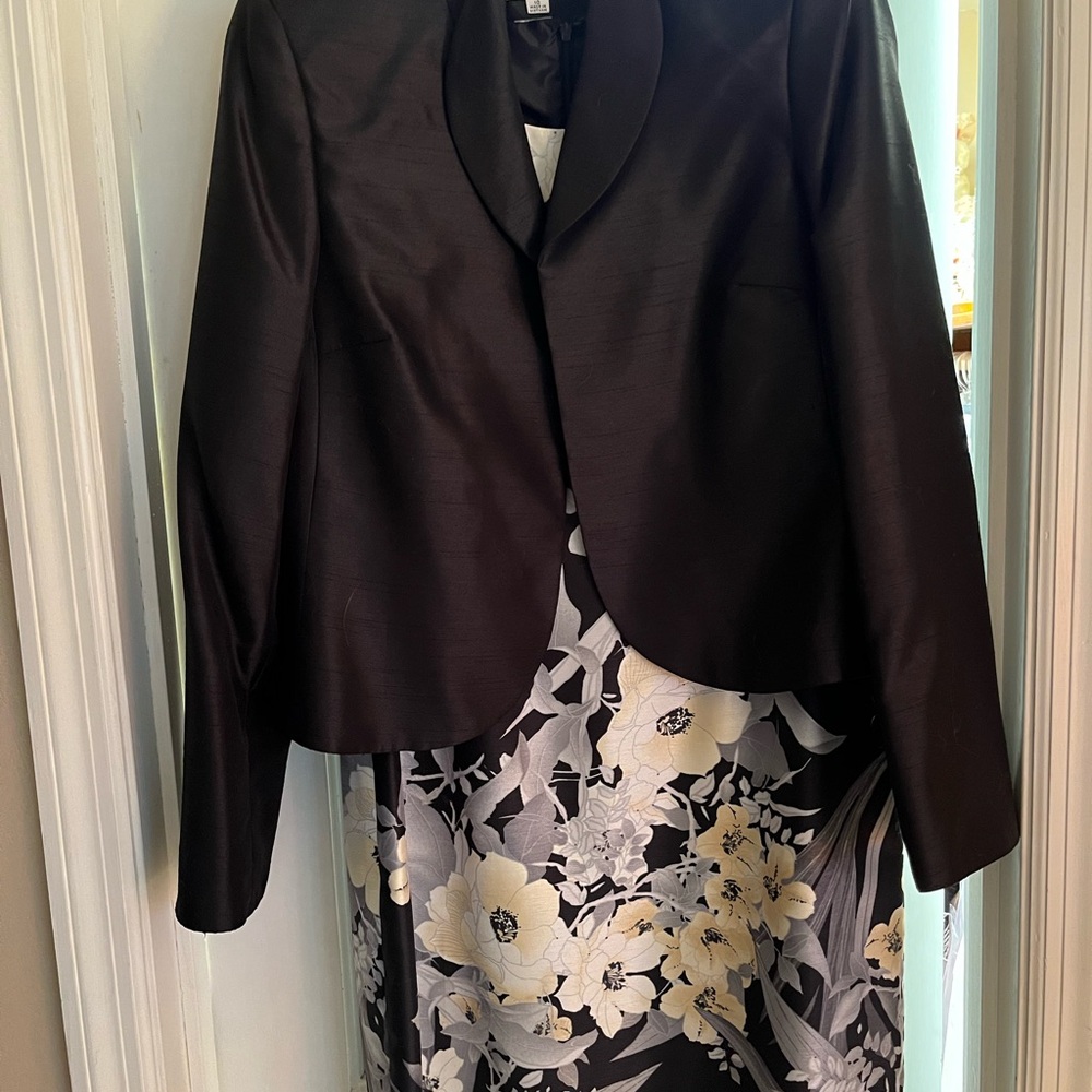 Like NWOT LeSuit dress and jacket